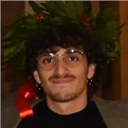 Laureato in Pianoforte presso il Conservatorio San Pietro a Majella di Napoli offre lezioni a chiunque abbia voglia di imparare ad approcciarsi al meraviglioso mondo della musica!